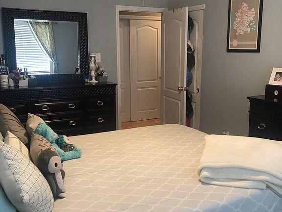 4th image of 1296 Rockland Ave APT 2F