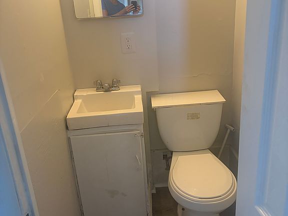 3rd image of 1239 Elson Rd