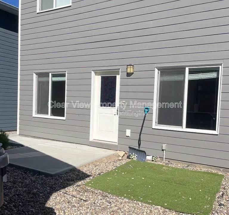 338 Skeena Cres W #LOWER LEVEL