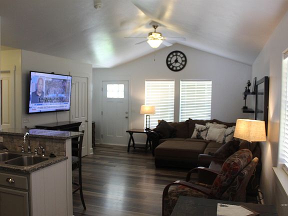 3rd image of 227 E Spruce Ave