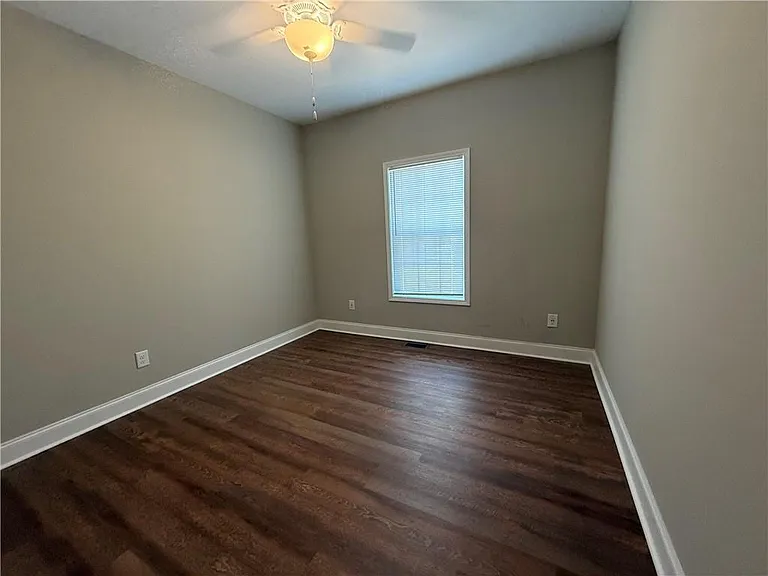 519 Liberty Park Dr NE — Photo 9