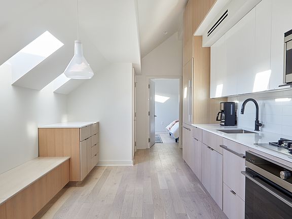 4th image of 2228 Gravier St #402