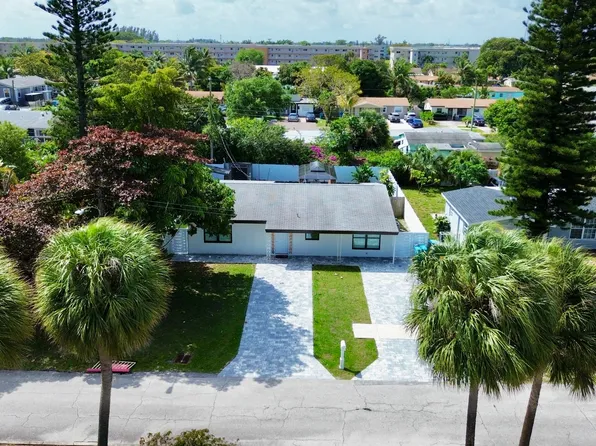 210 Ocean Pkwy, Ocean Ridge, FL 33435