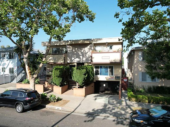 2nd image of 1018 N Hayworth Ave APT 3