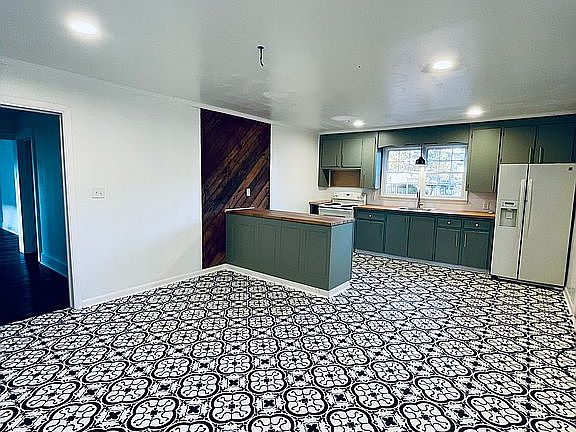 5th image of 3609 1st Ave SW