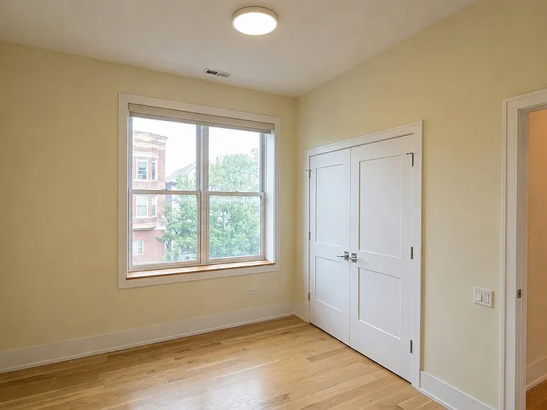 3154 N Southport Ave #202 — Photo 3