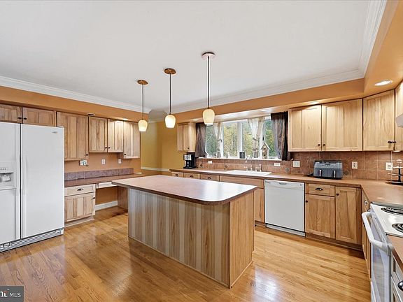 2nd image of 783 Ritters Valley Dr