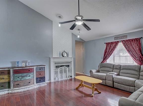 3rd image of 1307 Linda Ct