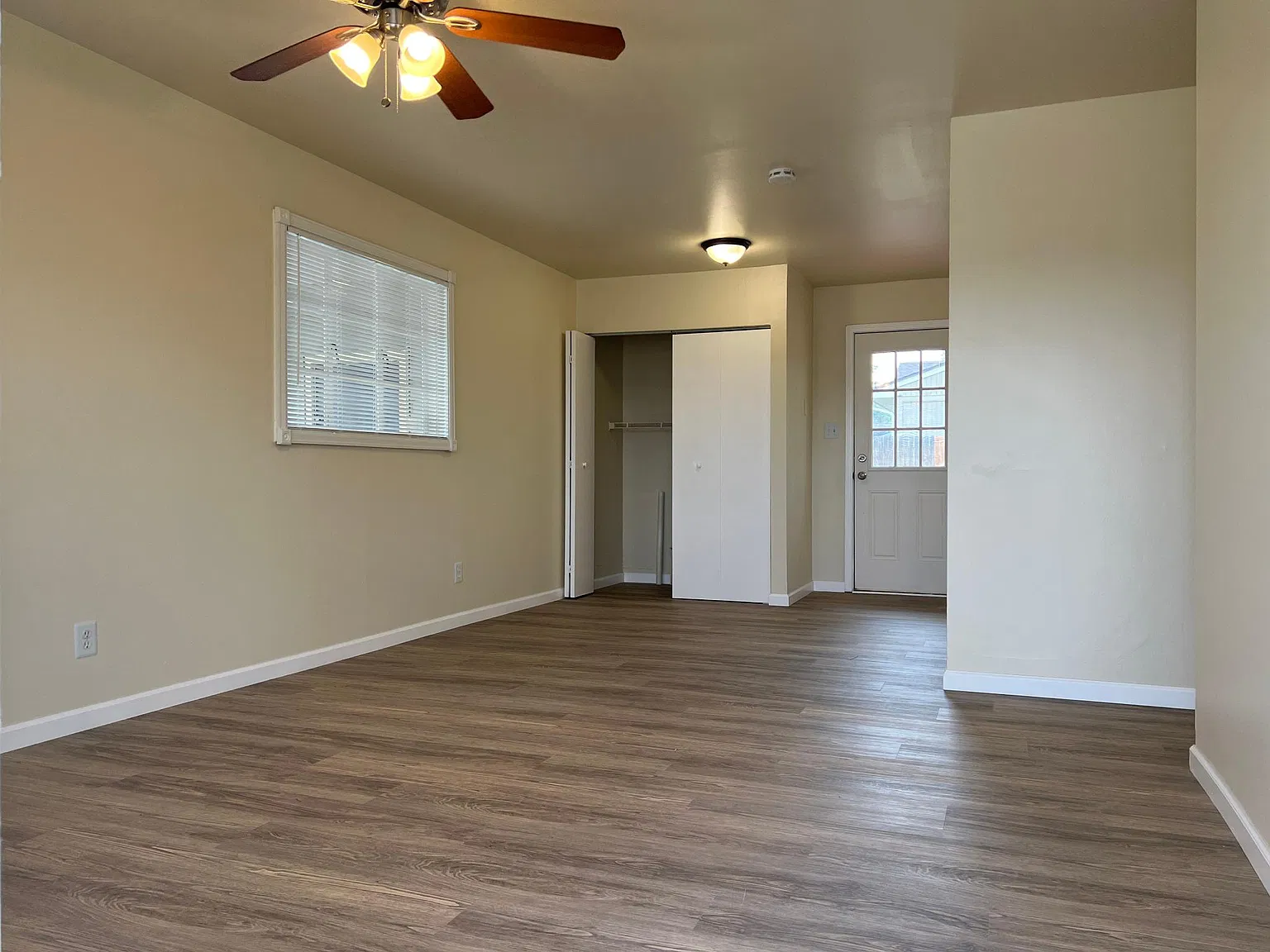 3 bed, 925 sqft, $1,746 — Photo 2