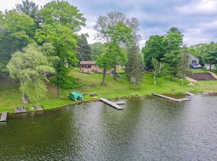 63 Lakeview Dr, Oxford, MI 48370