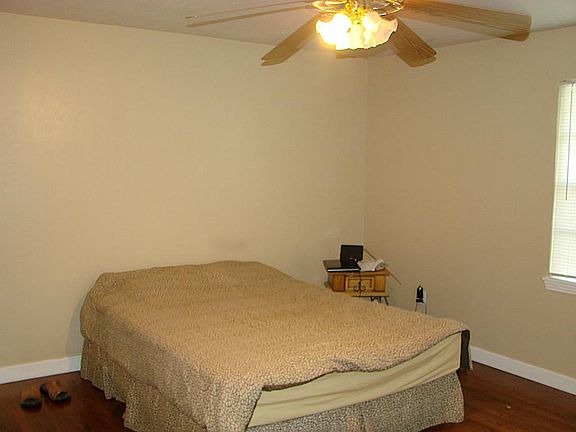 MASTER BEDROOM IS BIG ENOUGH FOR AN OFFICE SPACE