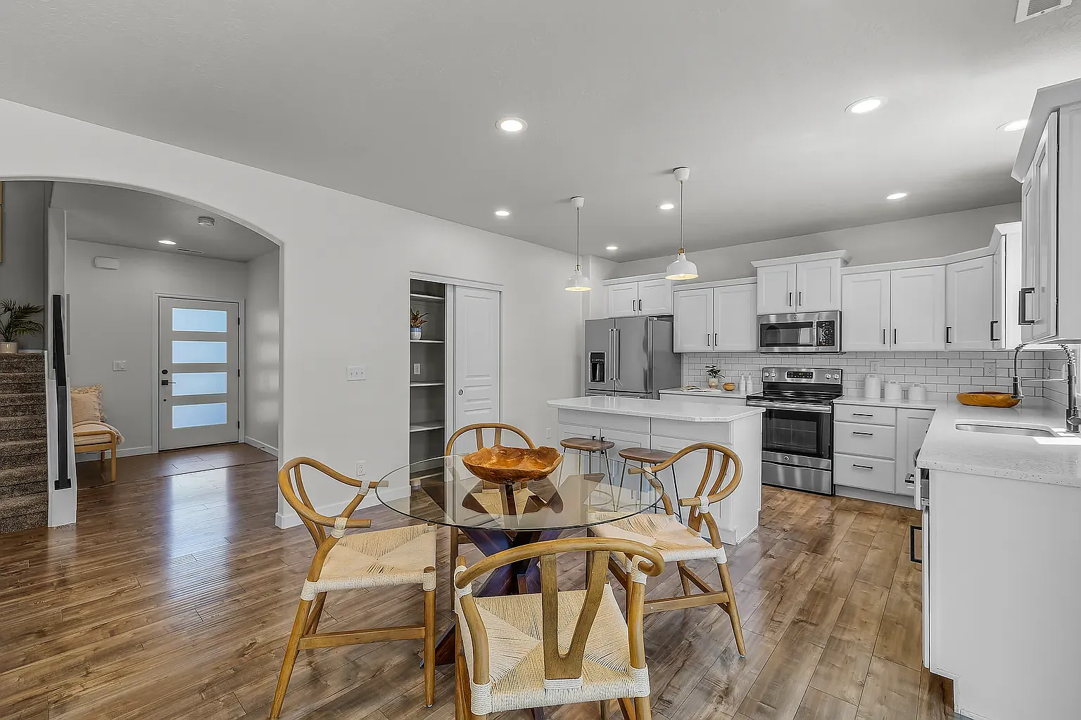 3 bed, 2.5 bath, 2470 sqft, $3,500 — Photo 4