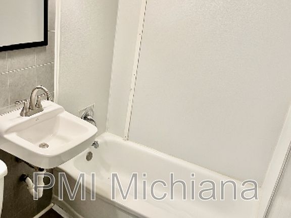 2nd image of 4628 Meadow Ln