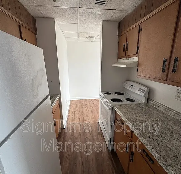 112 W Franklin St #4 — Photo 2