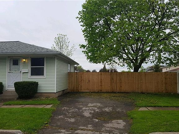 2nd image of 886 Remington Dr