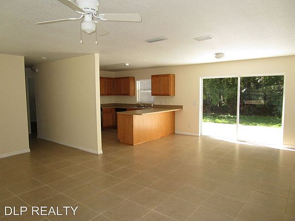 3rd image of 1013 Calle Grande St