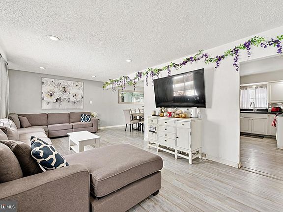 4th image of 748 Cooperlanding Rd