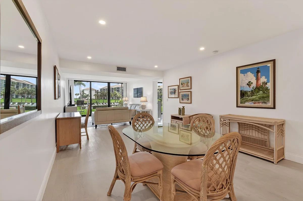 Building Photo - 301 S Seas Dr #104