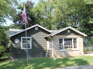 7945 Greendale Ave, Burlington, WI 53105