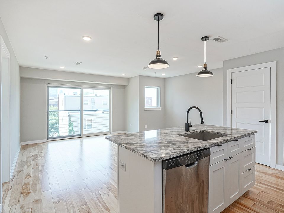 Kitchen Island / Living Room / Dining Room