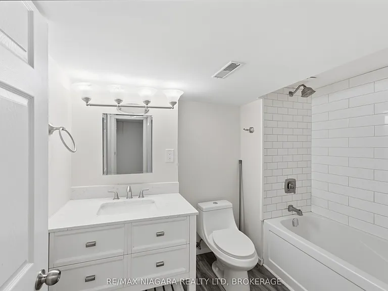 250 Grantham Ave #BASEMENT — Photo 6