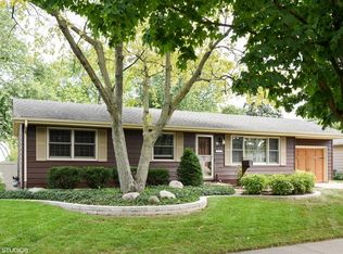 161 Carla Dr, South Elgin, IL 60177