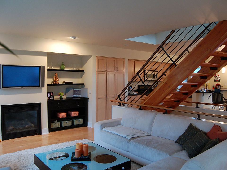 2nd image of 6005B Fauntleroy Way SW