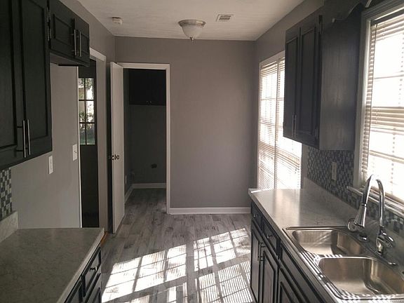 4th image of 636 Mayflower Dr