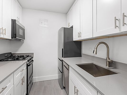 1st image of 210 E 15th St APT 9N