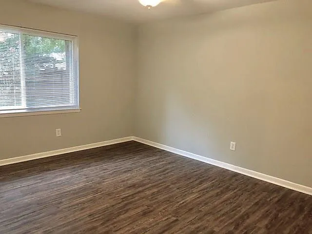 6313 Medearis Ct — Photo 9