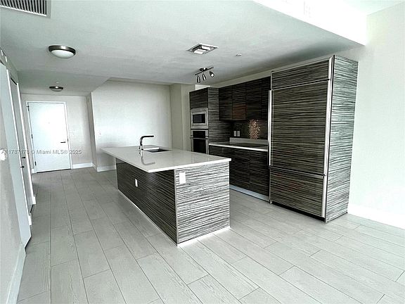2nd image of 460 NE 28th St #6