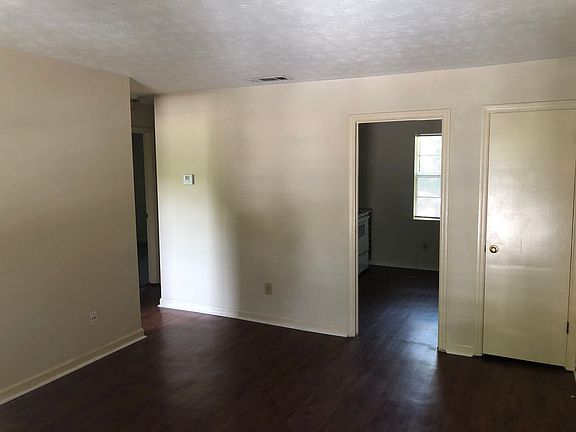 2nd image of 207 19th St #A5