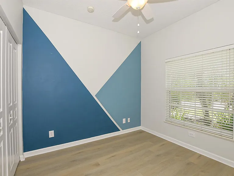 649 NE Bent Paddle Ln — Photo 33
