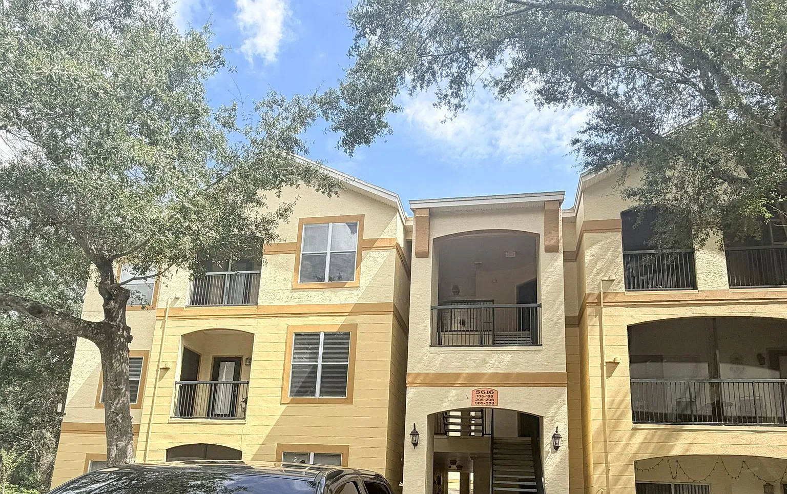 3rd Floor Unit, 1 Bed/1 Bath With Den In Carrollwood Area — Photo 2