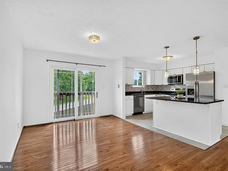 13296 Hollinger Ave — Photo 23