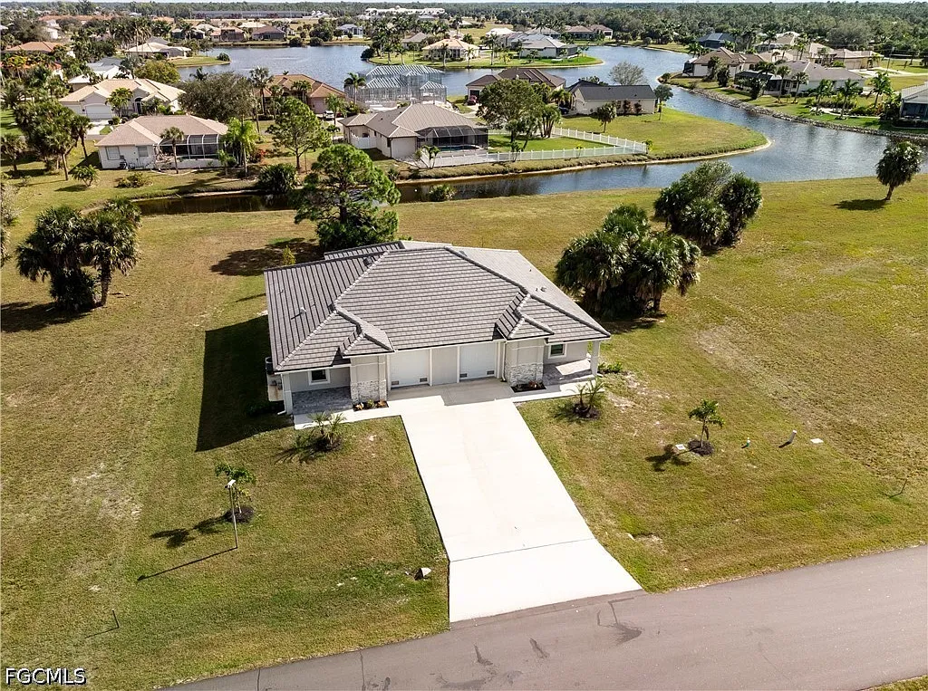 3 bed, 2.0 bath, 1250 sqft, $2,200 — Photo 3