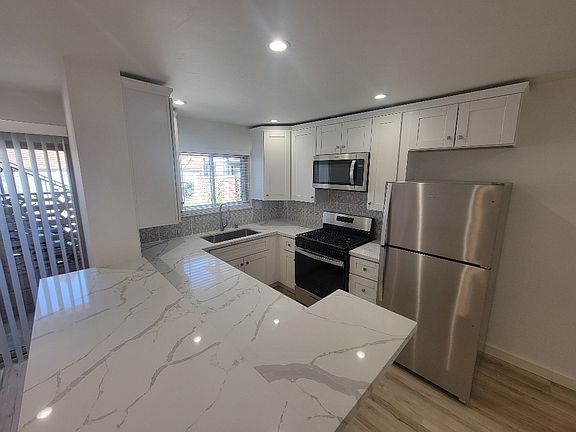 3rd image of 5050 Santa Monica Ave #3