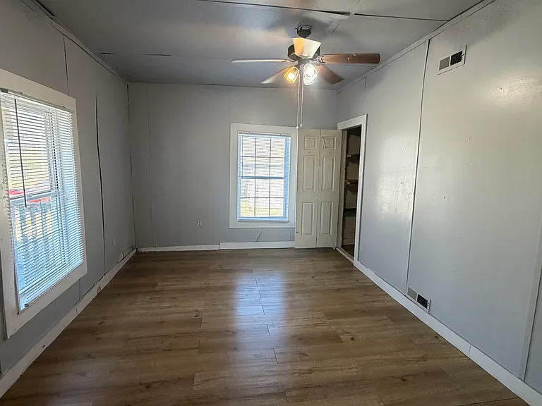 1108 Wyllie Ave — Photo 3