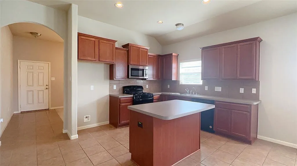 18219 Redoak Manor Ln — Photo 2