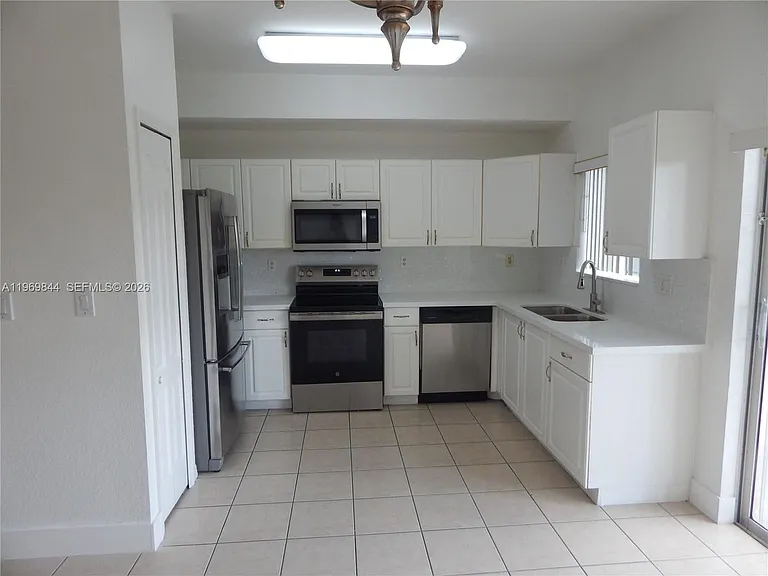 8986 W Flagler St #9 — Photo 3