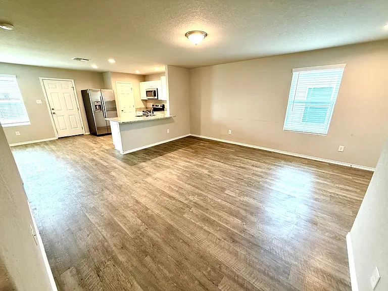 7614 Crestway Rdg — Photo 6
