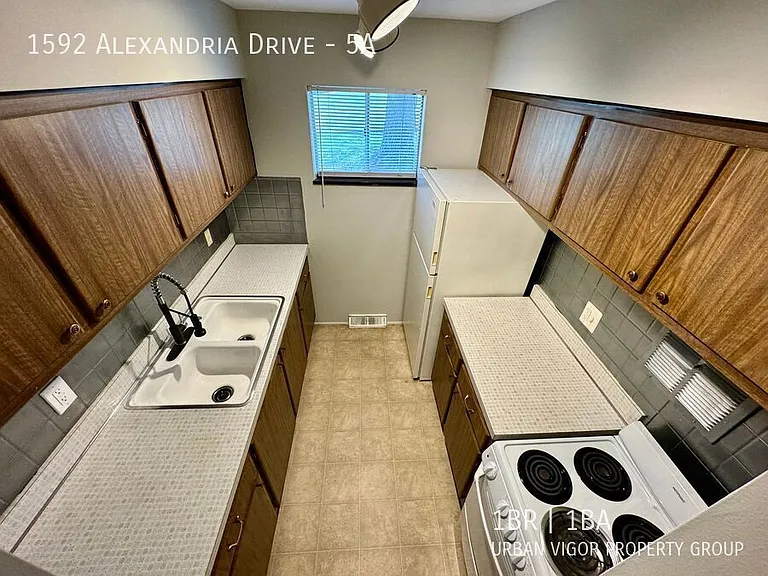 1592 Alexandria Dr #5A — Photo 24