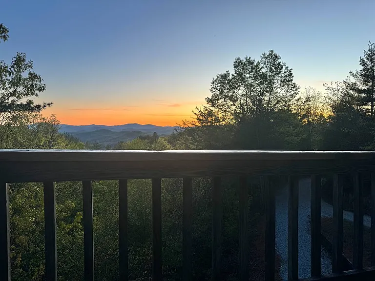 124 Auburn Hill Dr — Photo 1