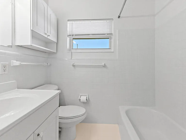 2755 NE 28th Ave #F1 — Photo 15