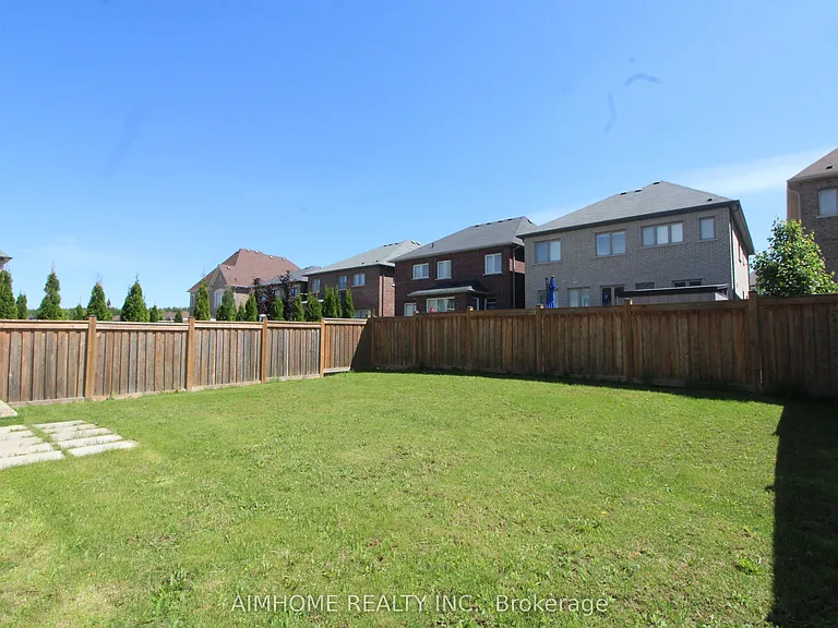 39 Scrivener Dr — Photo 23
