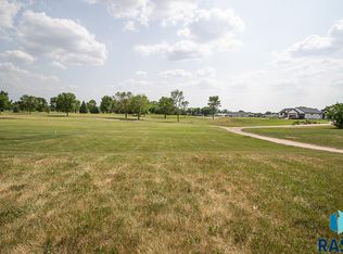 505 Par Tee Dr, Hartford, SD 57033