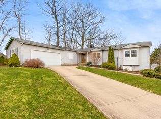 130 Apple Blossom Rd SW, Pataskala, OH 43062