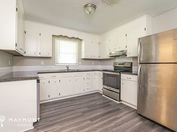 5th image of 1670 Village Pl