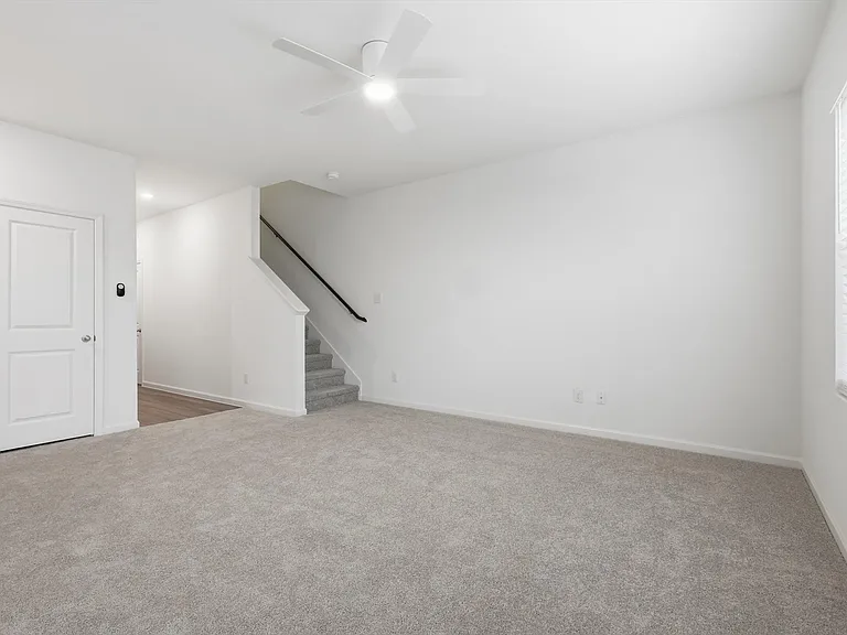 2106 Meadow Park Dr — Photo 7