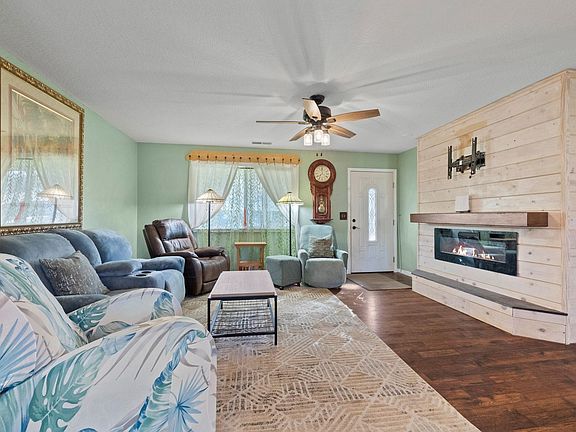 2nd image of 20364 Nashua Rd